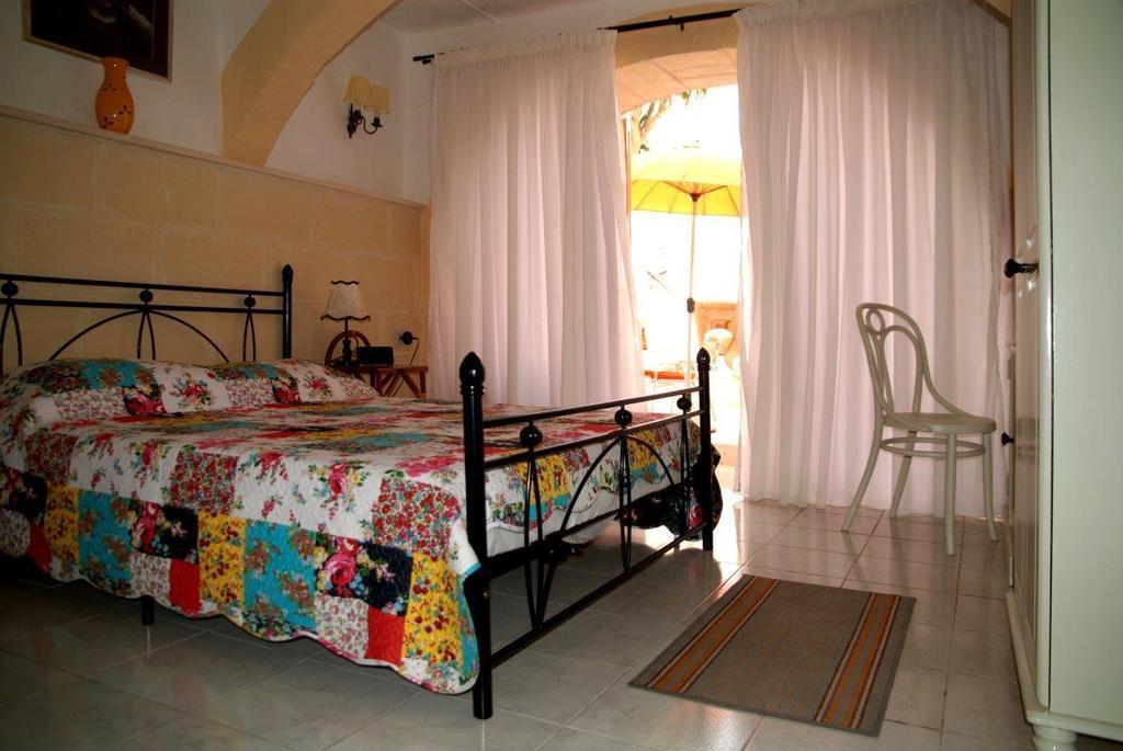 Anna Karistu Accommodation Kerċem Rum bild
