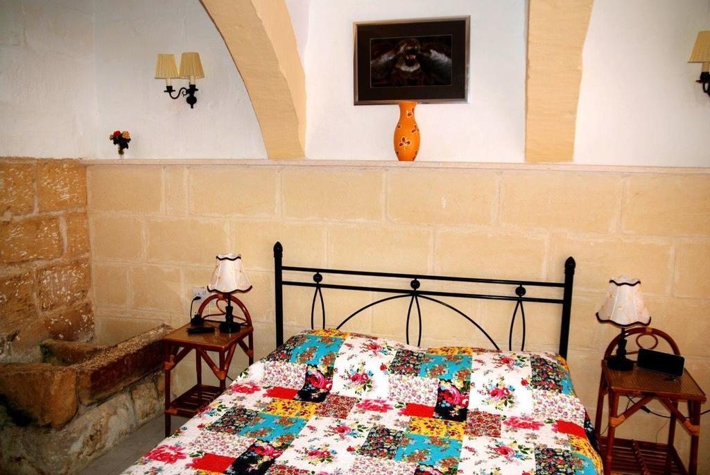 Anna Karistu Accommodation Kerċem Rum bild
